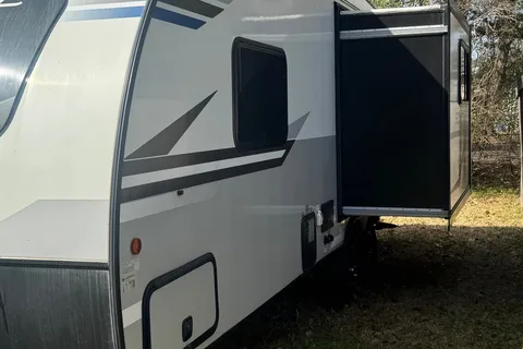 Jim's Venture RV Sonic 231VRL Travel Trailer