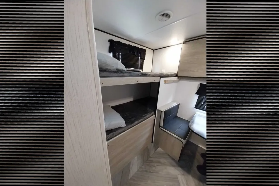 Julian's Heartland 303BH Travel Trailer