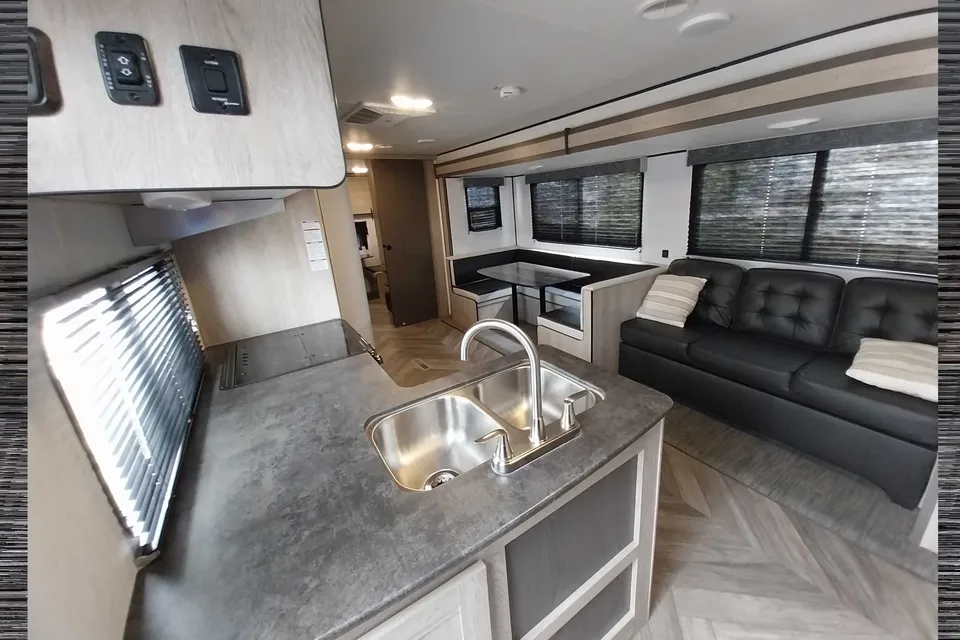 Julian's Heartland 303BH Travel Trailer