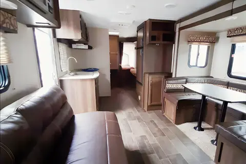 Samantha's 2190ex Hybrid - Family and Pet Friendly!