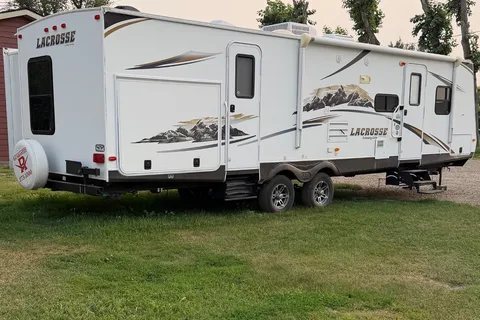 Lacrosse Luxury Lite 318BHS Travel Trailer