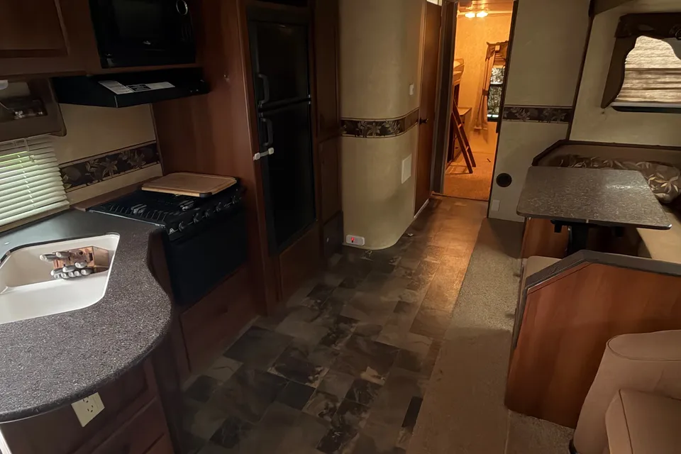 Lacrosse Luxury Lite 318BHS Travel Trailer