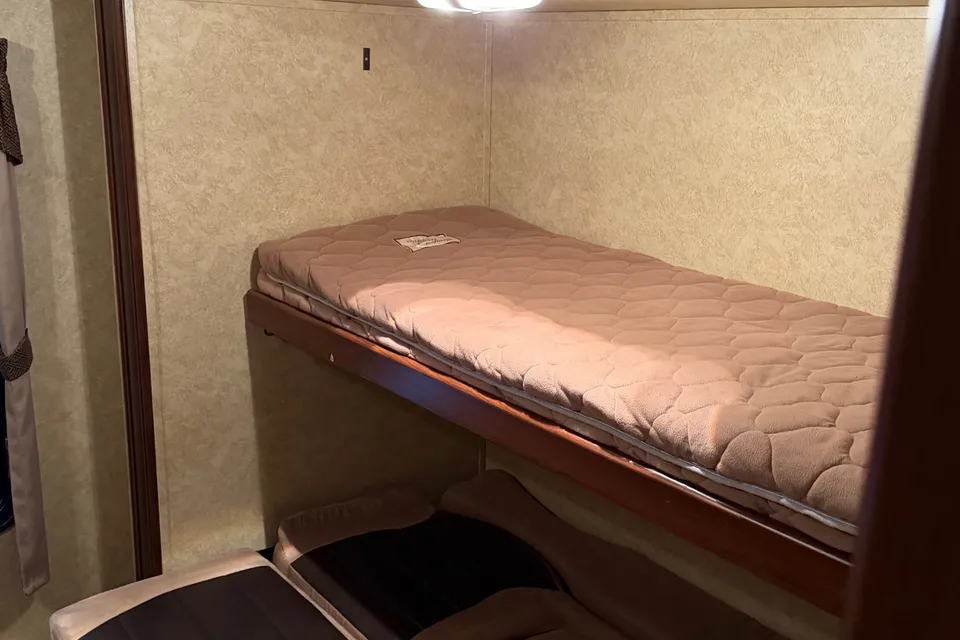 Lacrosse Luxury Lite 318BHS Travel Trailer