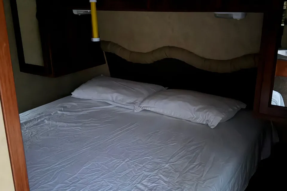 Lacrosse Luxury Lite 318BHS Travel Trailer