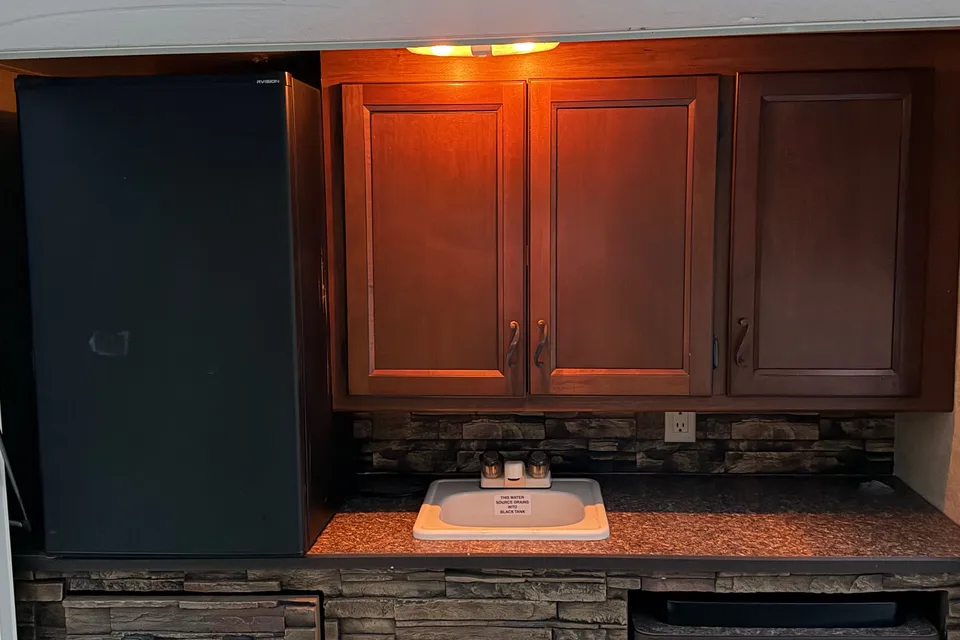 Lacrosse Luxury Lite 318BHS Travel Trailer