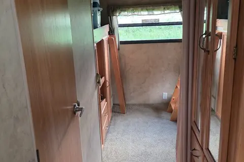 Leo's Keystone Hornet 31RBDS Travel Trailer