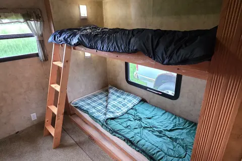 Leo's Keystone Hornet 31RBDS Travel Trailer