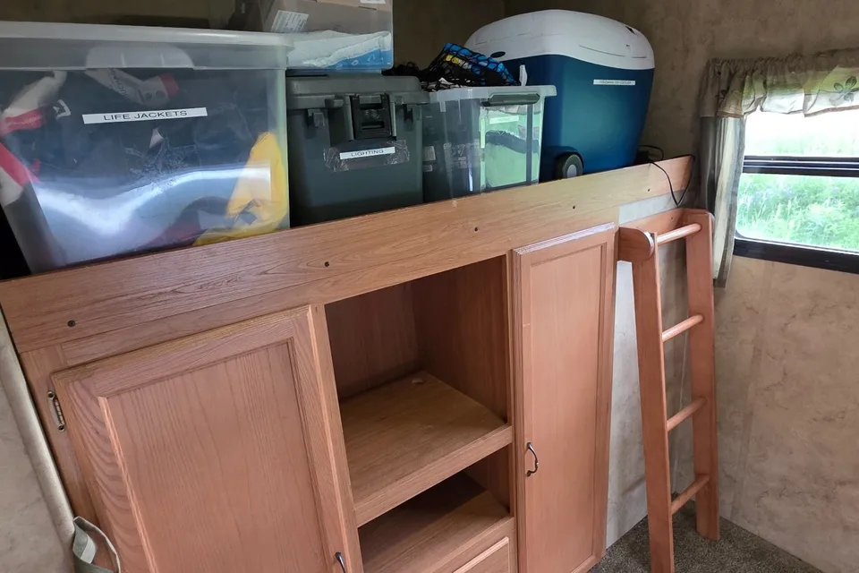 Leo's Keystone Hornet 31RBDS Travel Trailer