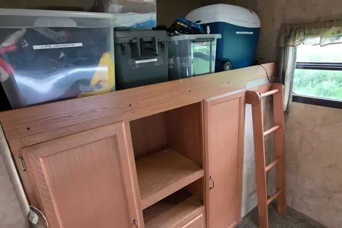 Leo's Keystone Hornet 31RBDS Travel Trailer