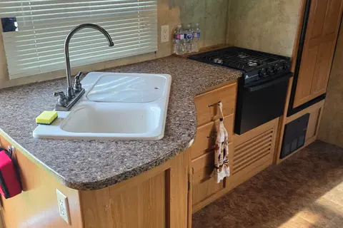 Leo's Keystone Hornet 31RBDS Travel Trailer