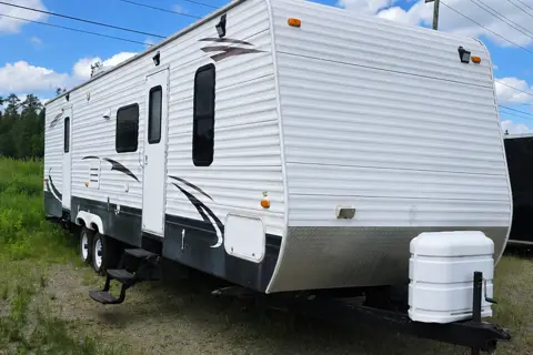 Leo's Keystone Hornet 31RBDS Travel Trailer