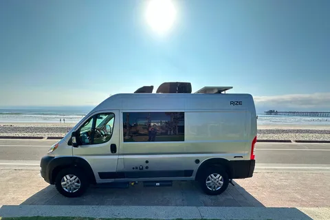 Gus's Thor Motor Coach Rize 18g Class B