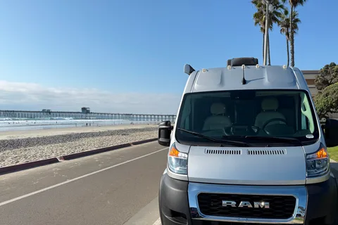 Gus's Thor Motor Coach Rize 18g Class B
