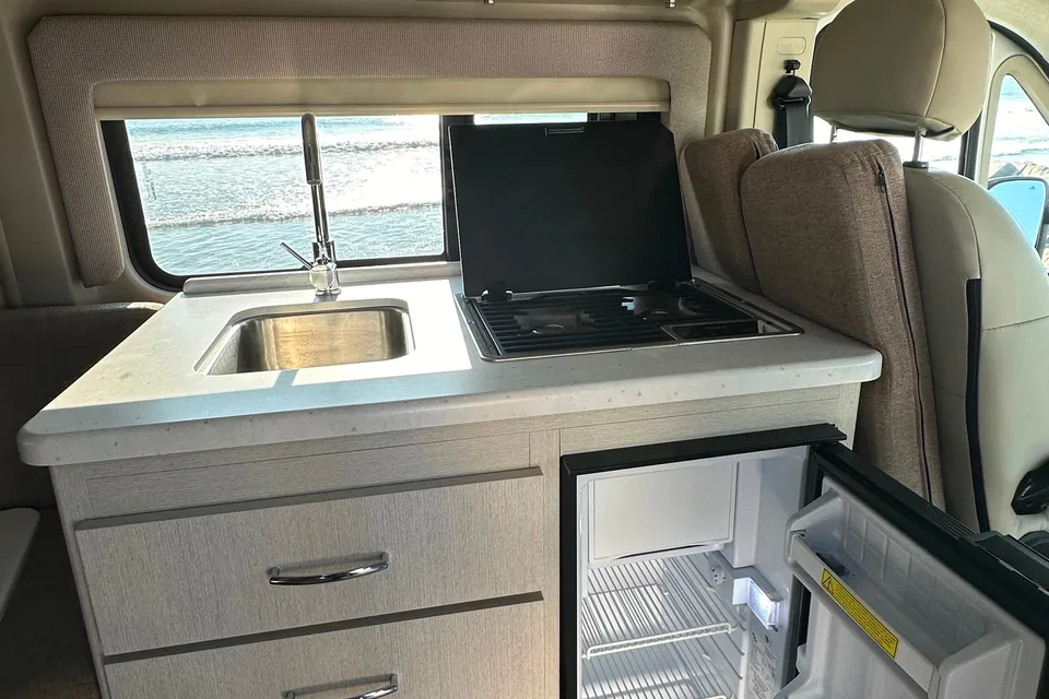 Gus's Thor Motor Coach Rize 18g Class B