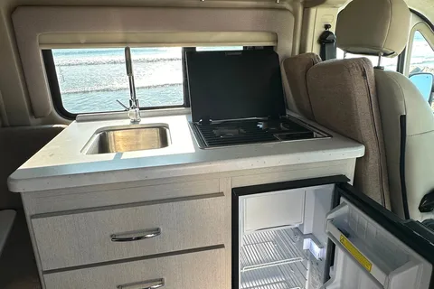 Gus's Thor Motor Coach Rize 18g Class B