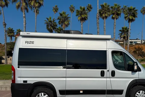 Gus's Thor Motor Coach Rize 18g Class B