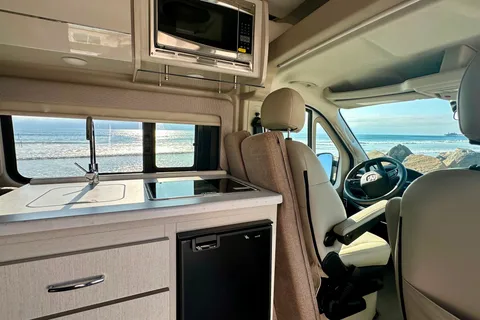 Gus's Thor Motor Coach Rize 18g Class B