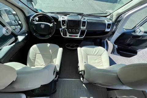 Gus's Thor Motor Coach Rize 18g Class B
