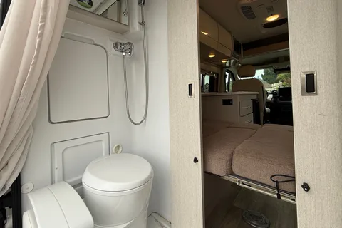 Gus's Thor Motor Coach Rize 18g Class B