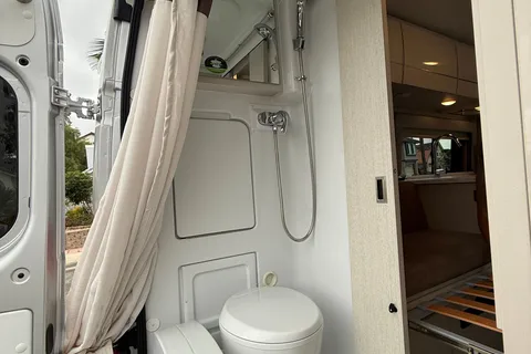 Gus's Thor Motor Coach Rize 18g Class B