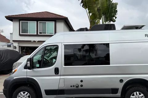 Gus's Thor Motor Coach Rize 18g Class B