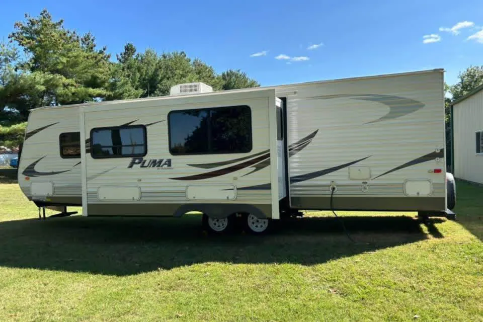 Brad's Palomino Puma 33FQSS Travel Trailer