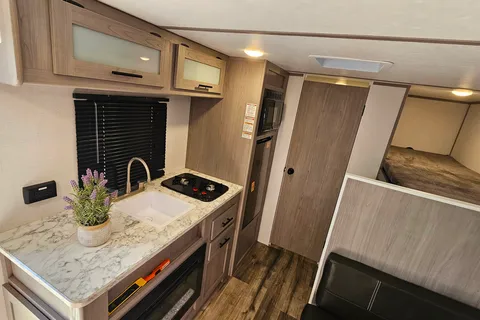 2024 Coleman RV Easy Tow