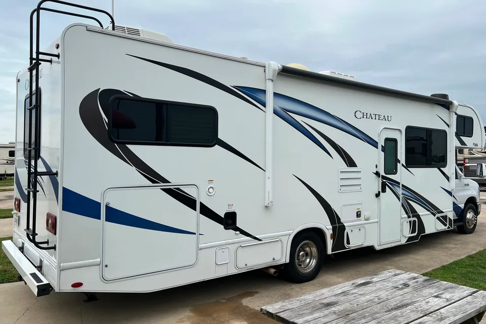 **sleeps 10** 2020 Thor Motor Coach Chateau Class C