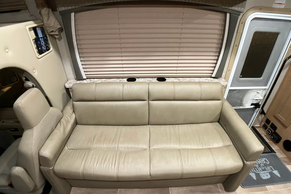 **sleeps 10** 2020 Thor Motor Coach Chateau Class C