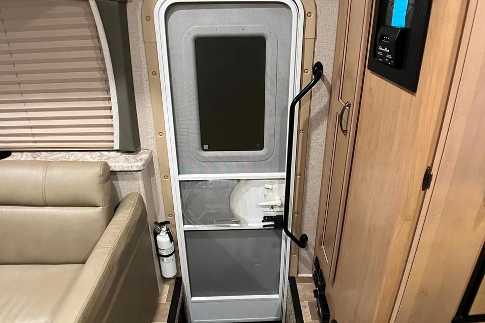 **sleeps 10** 2020 Thor Motor Coach Chateau Class C
