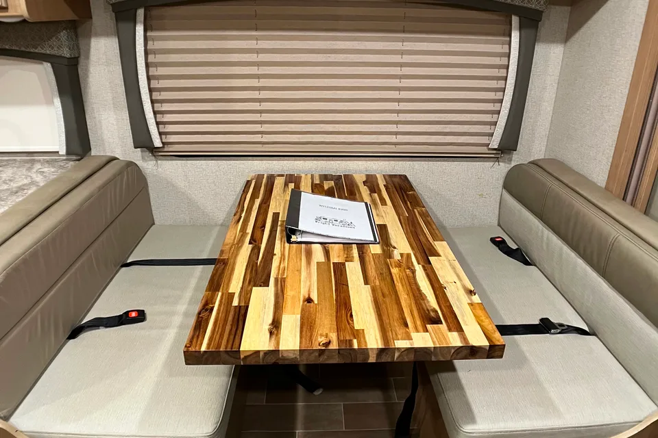 **sleeps 10** 2020 Thor Motor Coach Chateau Class C