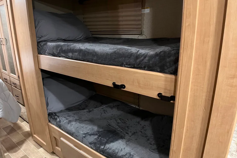 **sleeps 10** 2020 Thor Motor Coach Chateau Class C