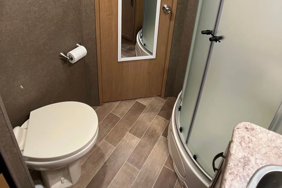 **sleeps 10** 2020 Thor Motor Coach Chateau Class C
