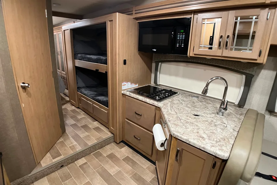 **sleeps 10** 2020 Thor Motor Coach Chateau Class C