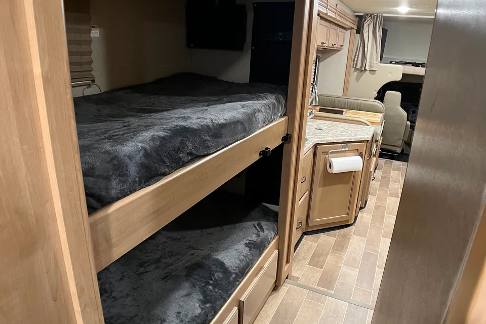 **sleeps 10** 2020 Thor Motor Coach Chateau Class C