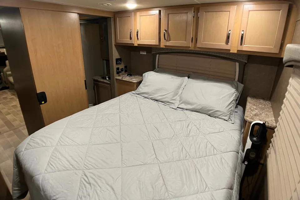 **sleeps 10** 2020 Thor Motor Coach Chateau Class C
