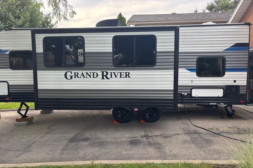 stephen's Grand River 27tf BHS Travel Trailer