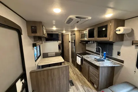 Crossroads Zinger Travel Trailer