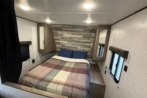 Crossroads Zinger Travel Trailer