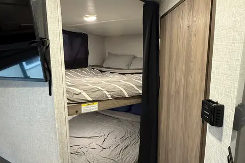 Crossroads Zinger Travel Trailer