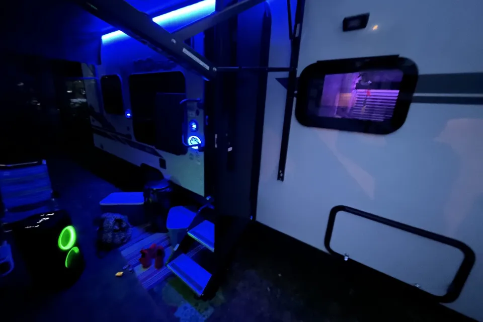 Michael's Wolf Pup Black Label Toy Hauler