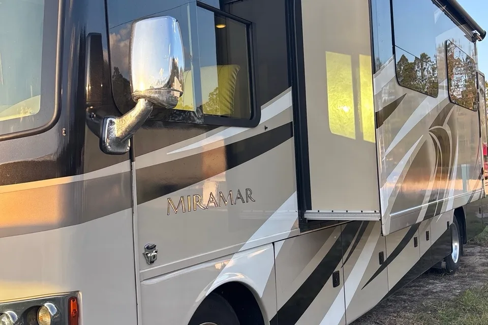 Luana | Comfortable & Stylish RV for Your Next Adventure