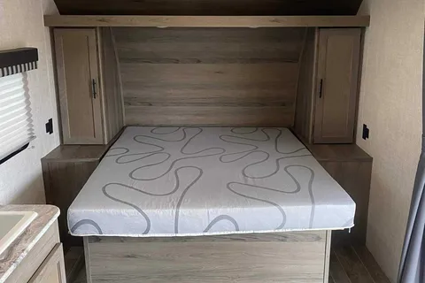 Full Service Trailer Rental! 25ft & Sleeps 6!