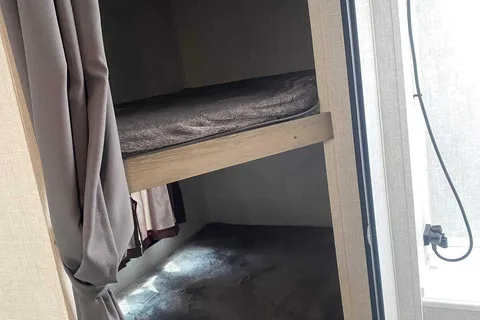 Full Service Trailer Rental! 25ft & Sleeps 6!