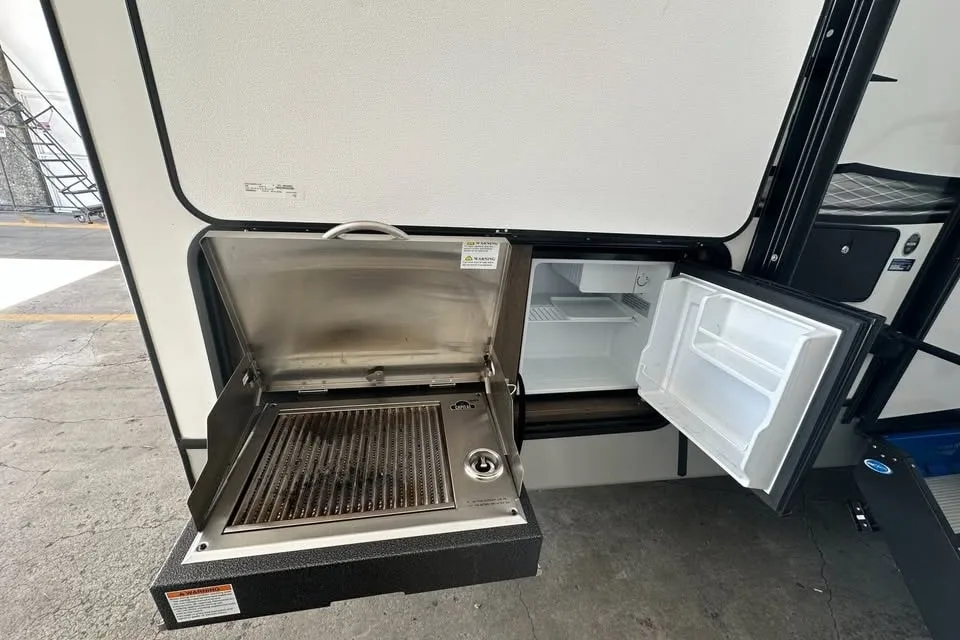 Half ton and family friendly Keystone Cougar 31 BHKWE Travel Trailer