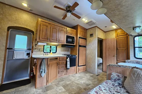 -Solacium- comfy bunkhouse camper