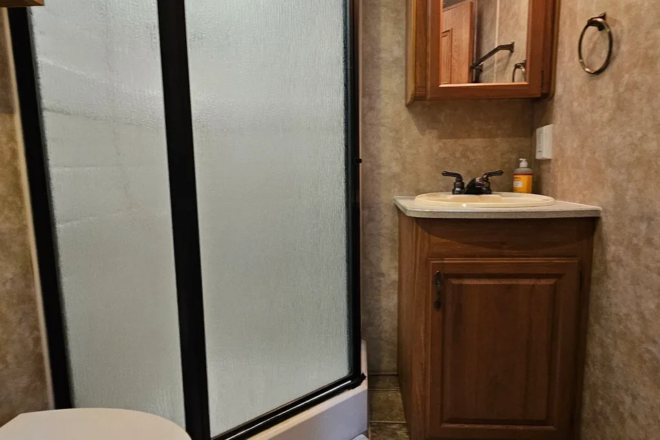 -Solacium- comfy bunkhouse camper