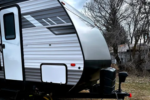 Family friendly 2022 32’ Aspen trail Travel Trailer