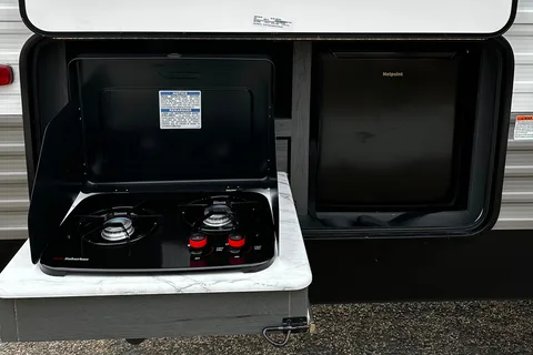 Family friendly 2022 32’ Aspen trail Travel Trailer