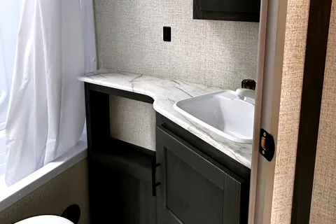 Family friendly 2022 32’ Aspen trail Travel Trailer